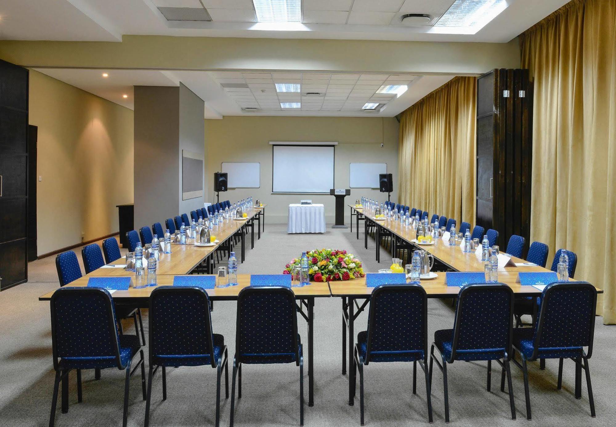 Protea Hotel Lusaka Cairo Road Exterior photo